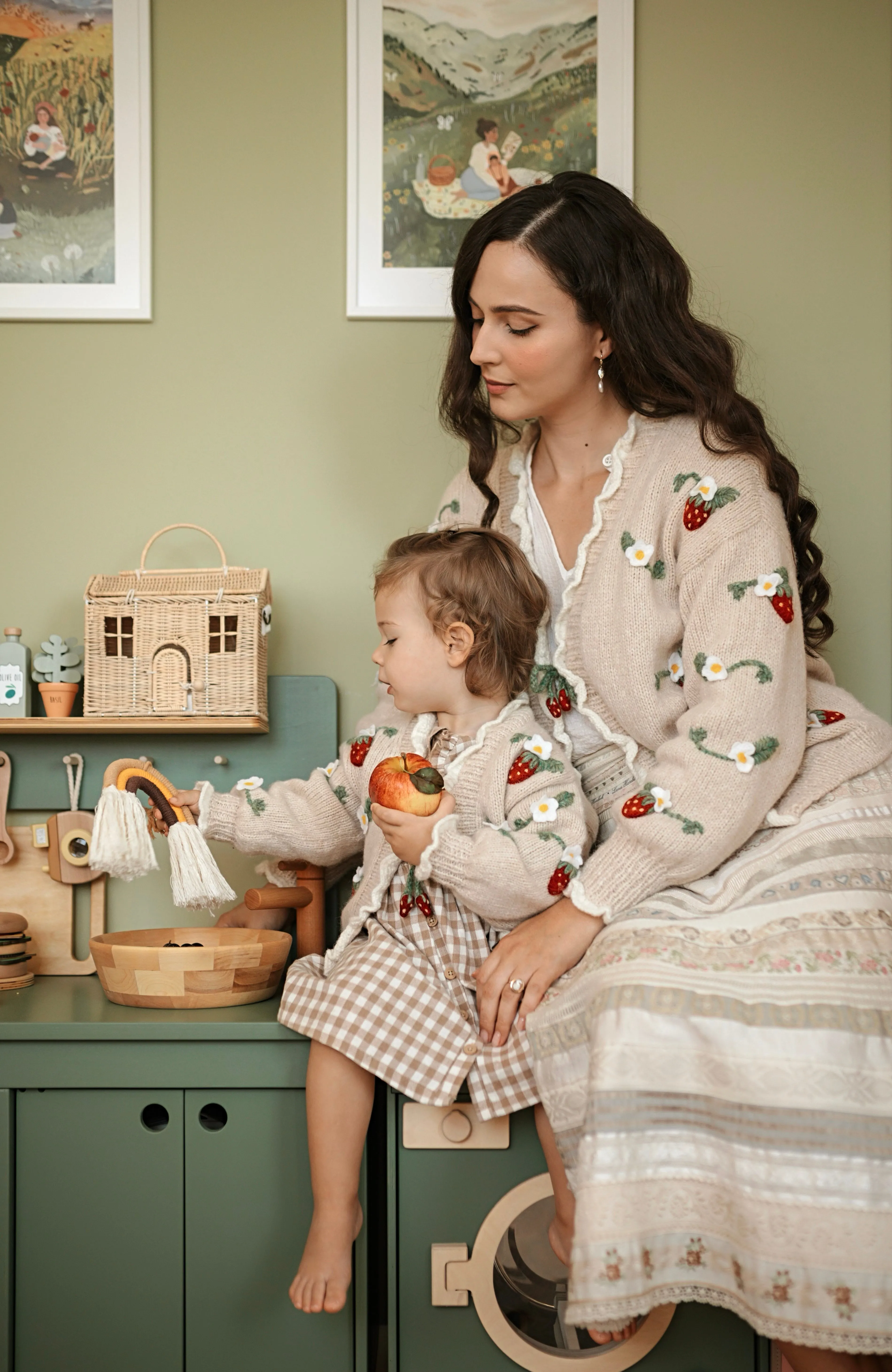 Adult Strawberries cardigan | Wheat