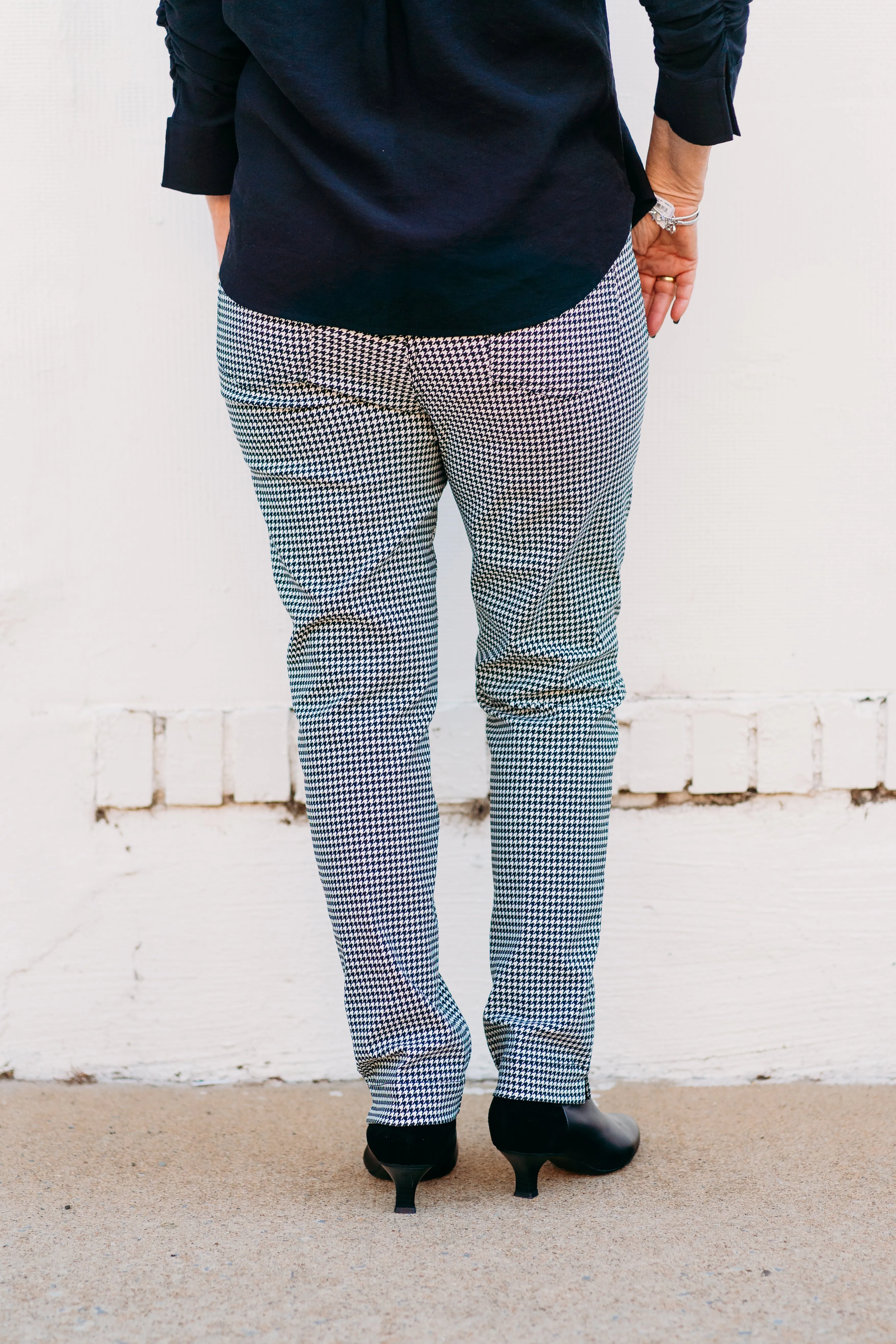 Multiples: Pull-On Print Fine Line Twill Ankle Pant with Real Front "L" Pockets & Back Pockets M44709PM - 017 Black Print