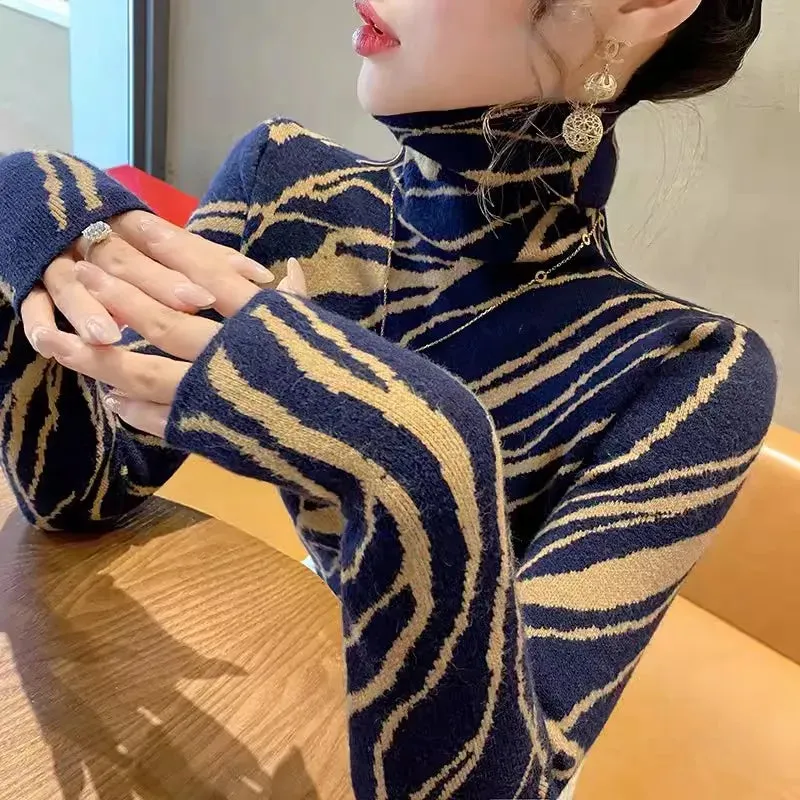 Raffin - Patterned Elegance Turtleneck