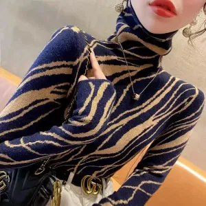 Raffin - Patterned Elegance Turtleneck