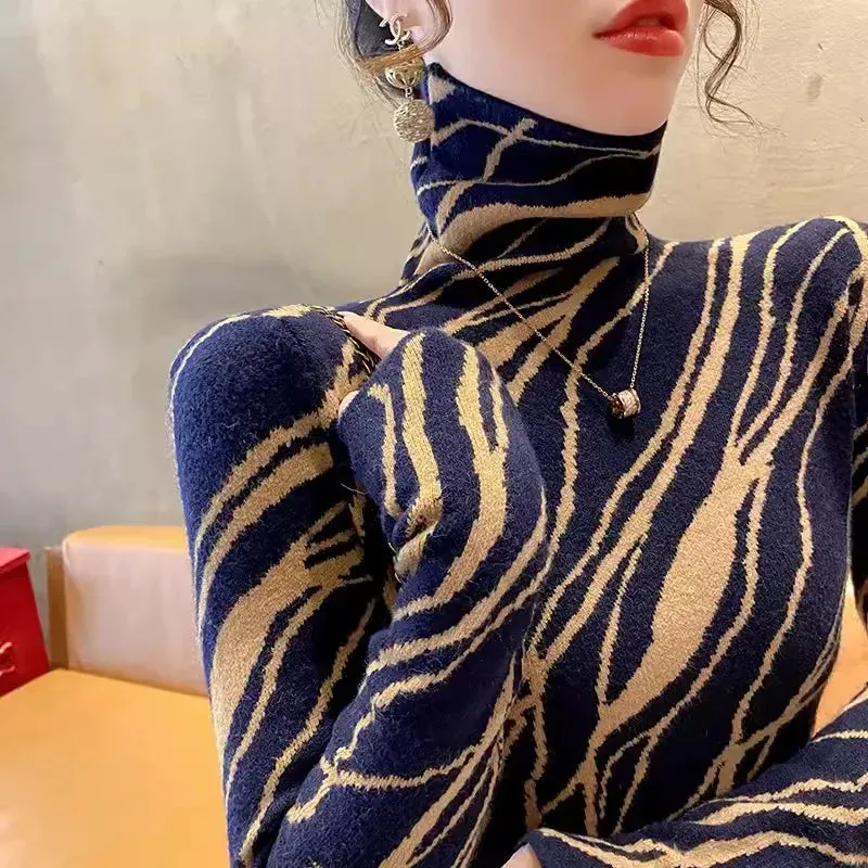Raffin - Patterned Elegance Turtleneck